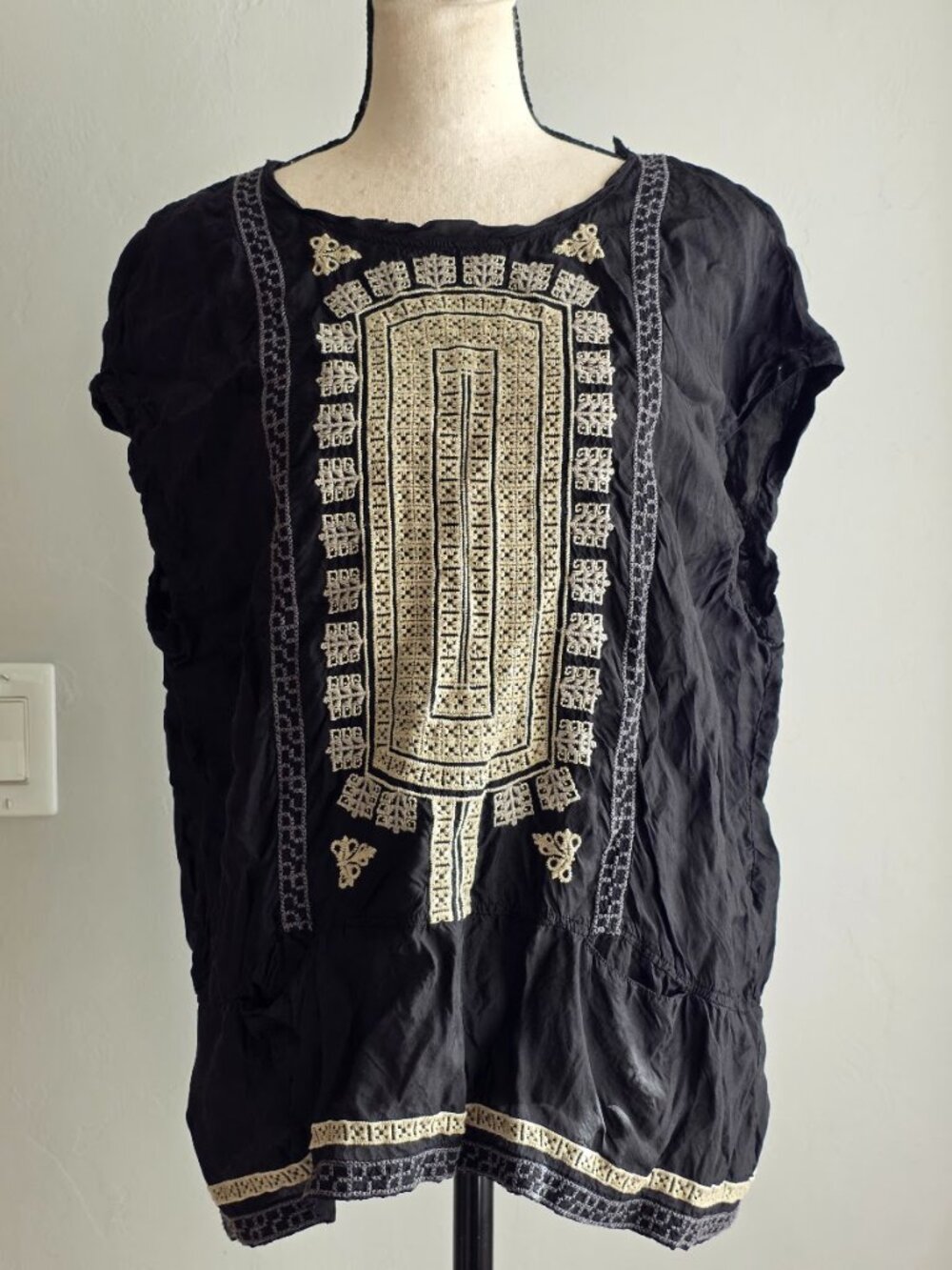 Johnny Was Biya Collection Embroidered Boho Tunic Top - Black/Cream Small